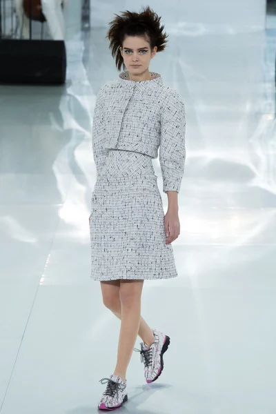 Look 10